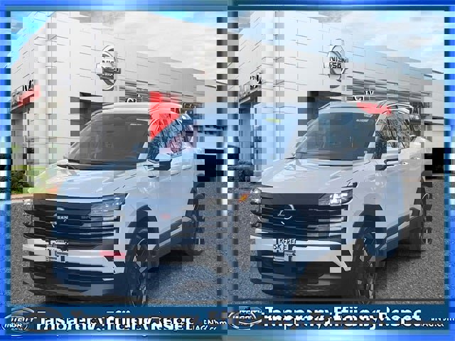 Certified 2025 Nissan Kicks SR image 4