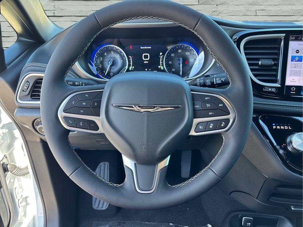 New 2025 Chrysler Pacifica Select FWD image 12