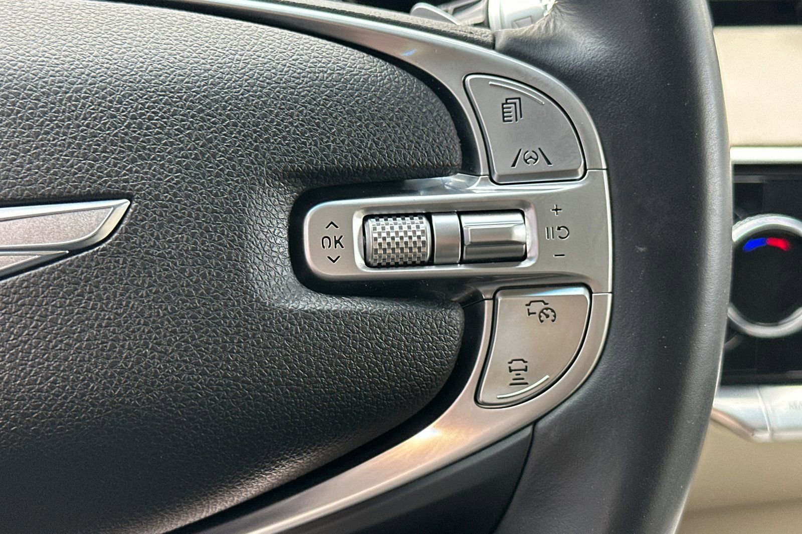 Used 2023 Genesis GV70 2.5T w/ Select Package image 30