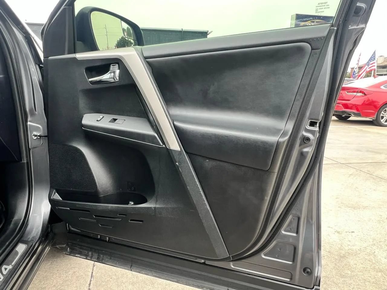 Used 2016 Toyota RAV4 XLE FWD image 31