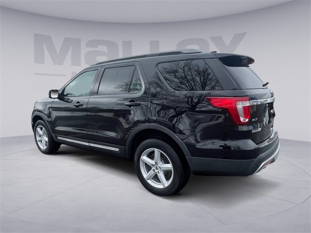 Used 2017 Ford Explorer XLT image 3