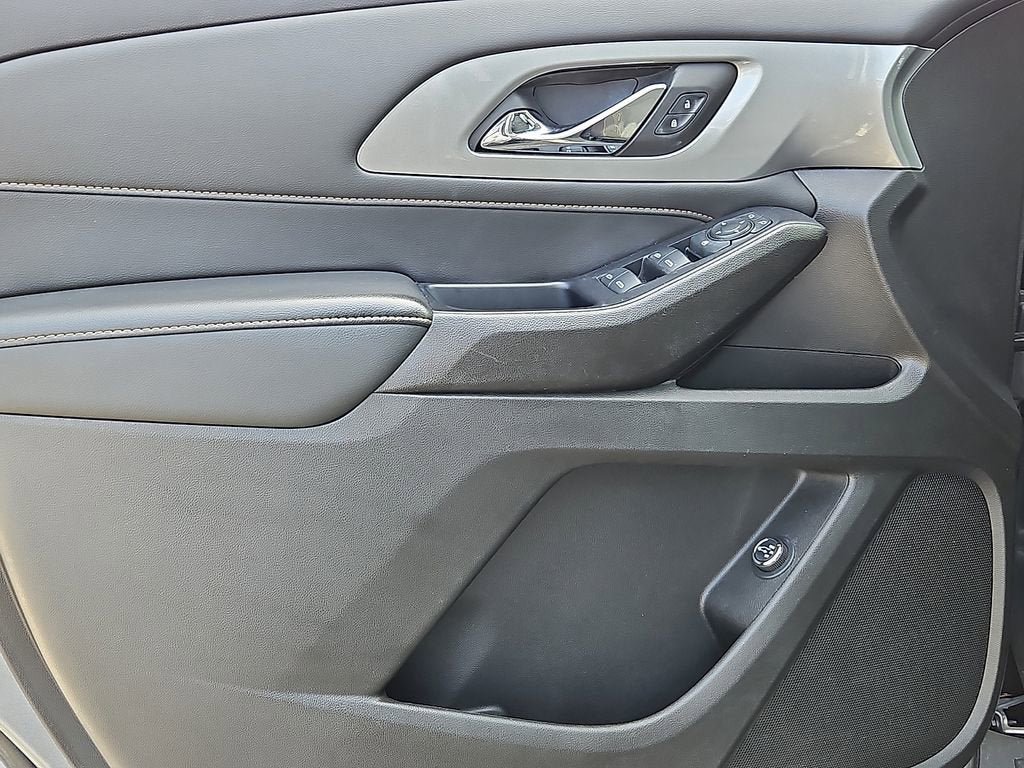 Certified 2021 Chevrolet Traverse LT FWD image 13