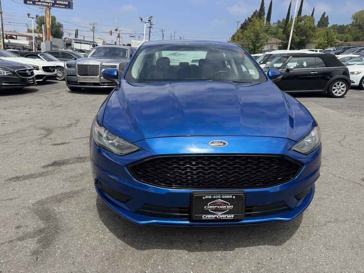 Used 2017 Ford Fusion SE FWD image 2