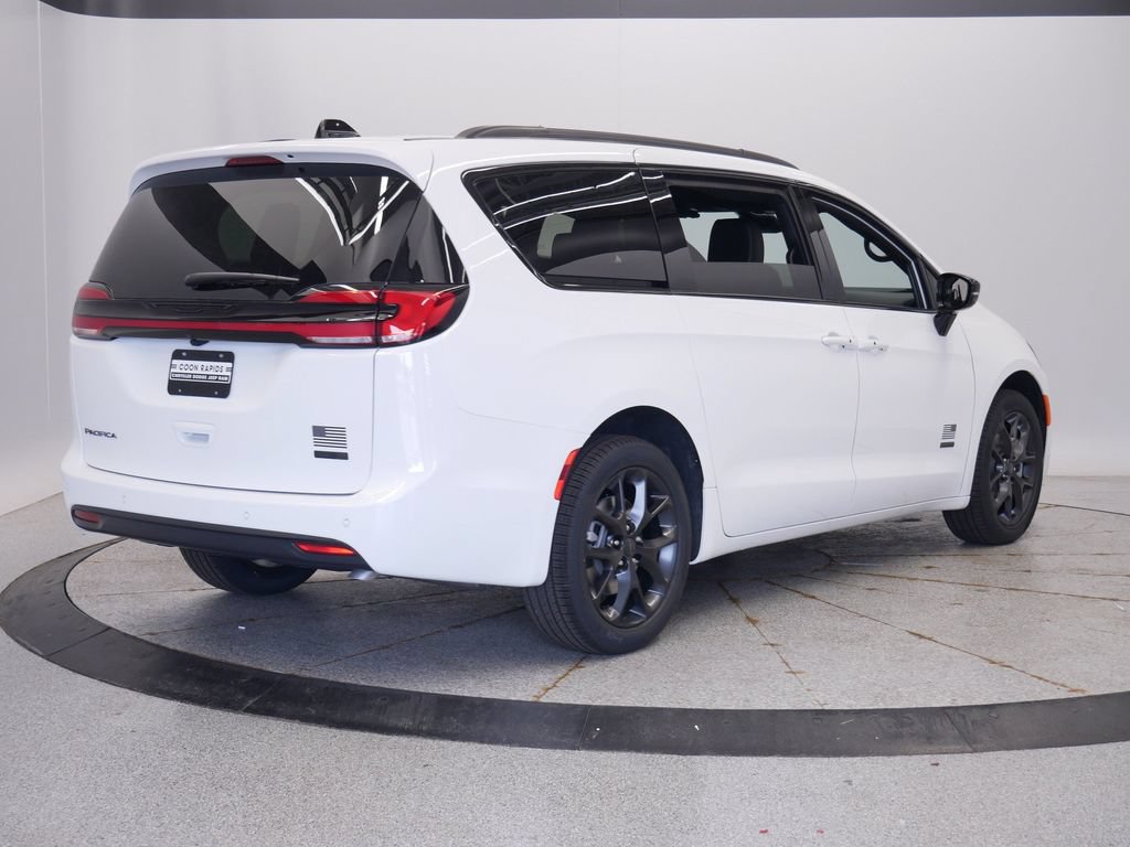 New 2027 Chrysler Pacifica Select AWD/4WD image 6