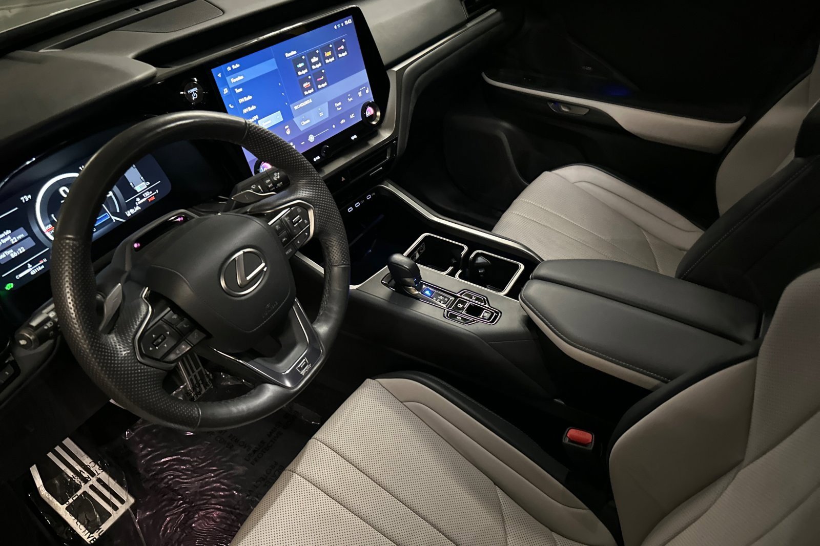 Used 2024 Lexus TX 500h AWD image 9