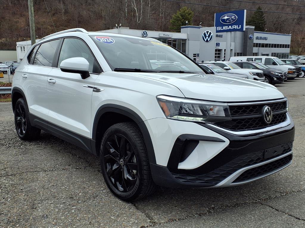 Used 2024 Volkswagen Taos SE w/ Black Wheel Package image 2