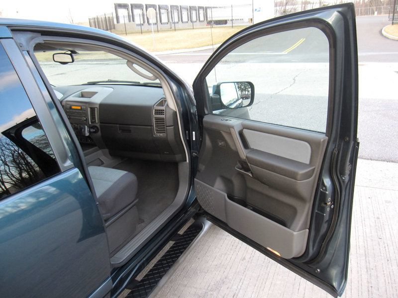 Used 2005 Nissan Titan SE AWD/4WD image 23