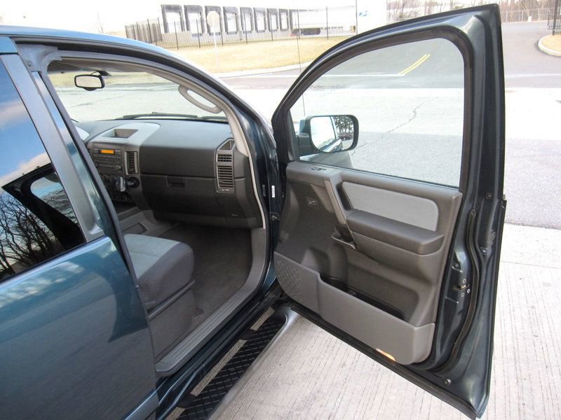 Used 2005 Nissan Titan SE image 23