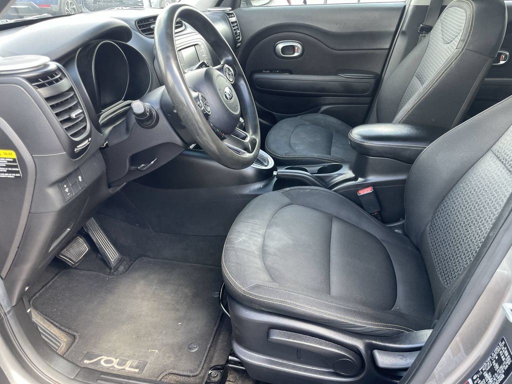 Used 2016 Kia Soul + FWD image 8