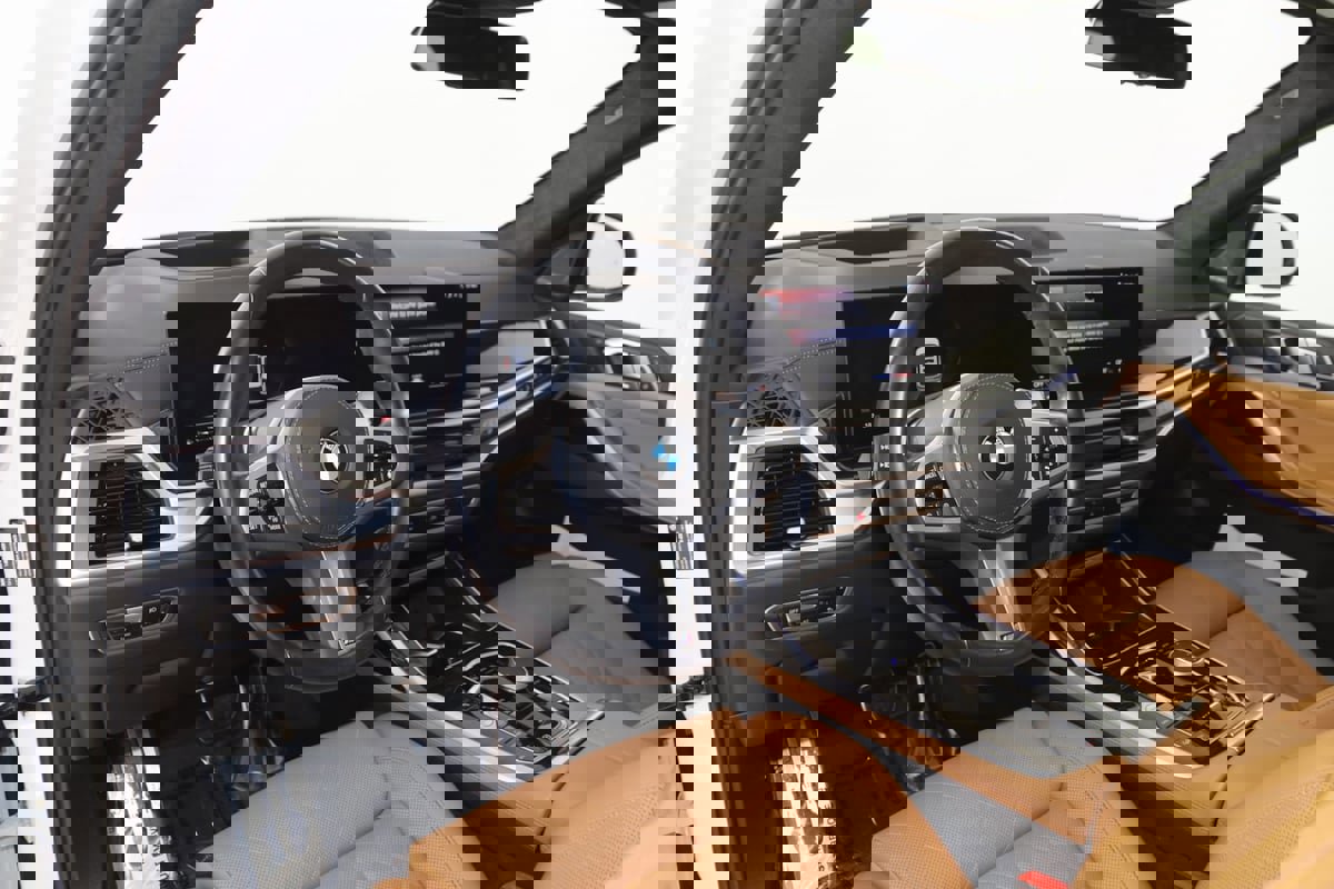 Used 2023 BMW X7 xDrive40i w/ M Sport Package image 31