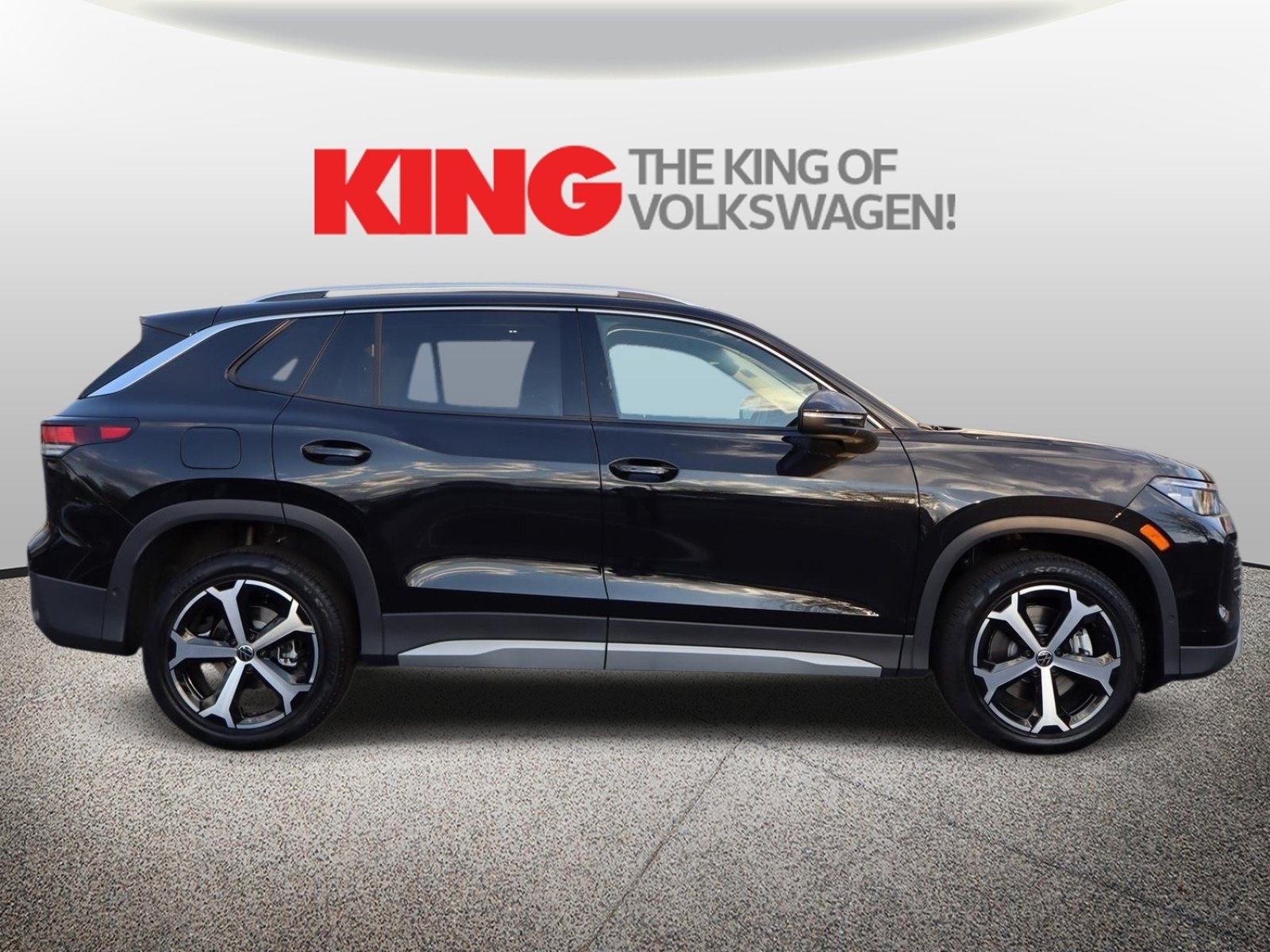 New 2026 Volkswagen Tiguan SE AWD/4WD image 2