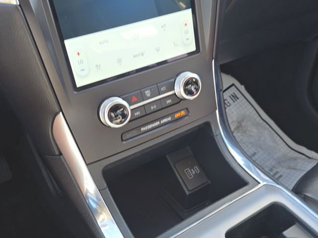 Used 2021 Ford Edge Titanium image 21