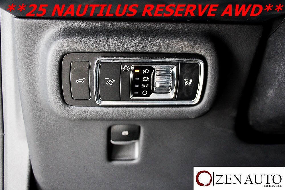 Used 2025 Lincoln Nautilus Reserve image 22