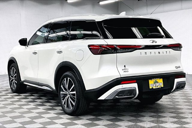 Used 2024 INFINITI QX60 Sensory AWD/4WD image 2