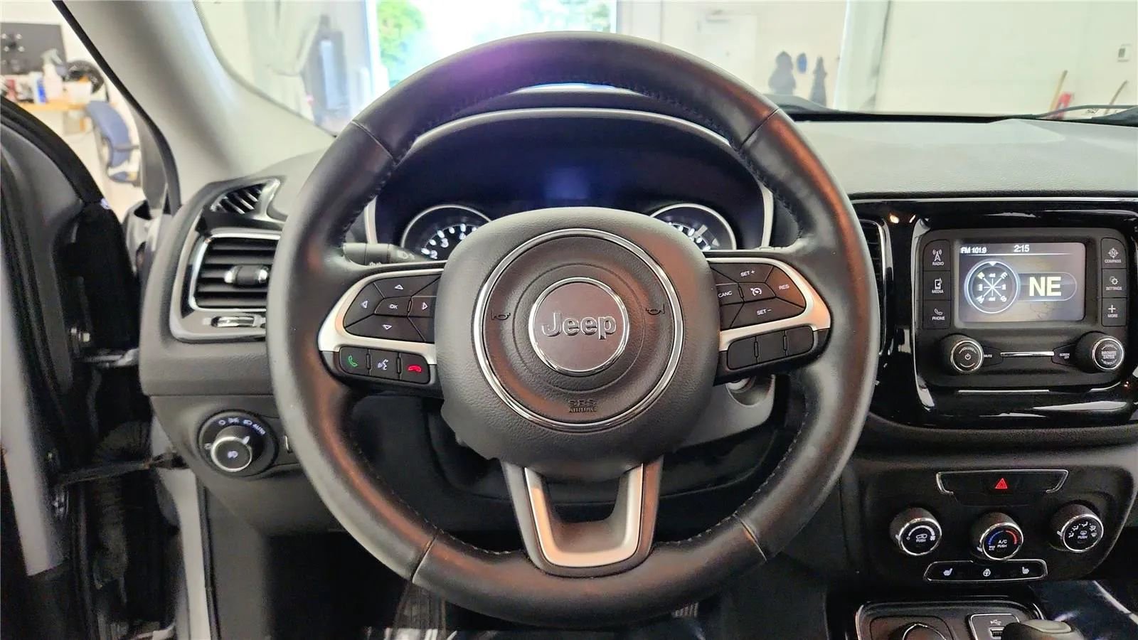 Used 2018 Jeep Compass Latitude AWD/4WD image 31