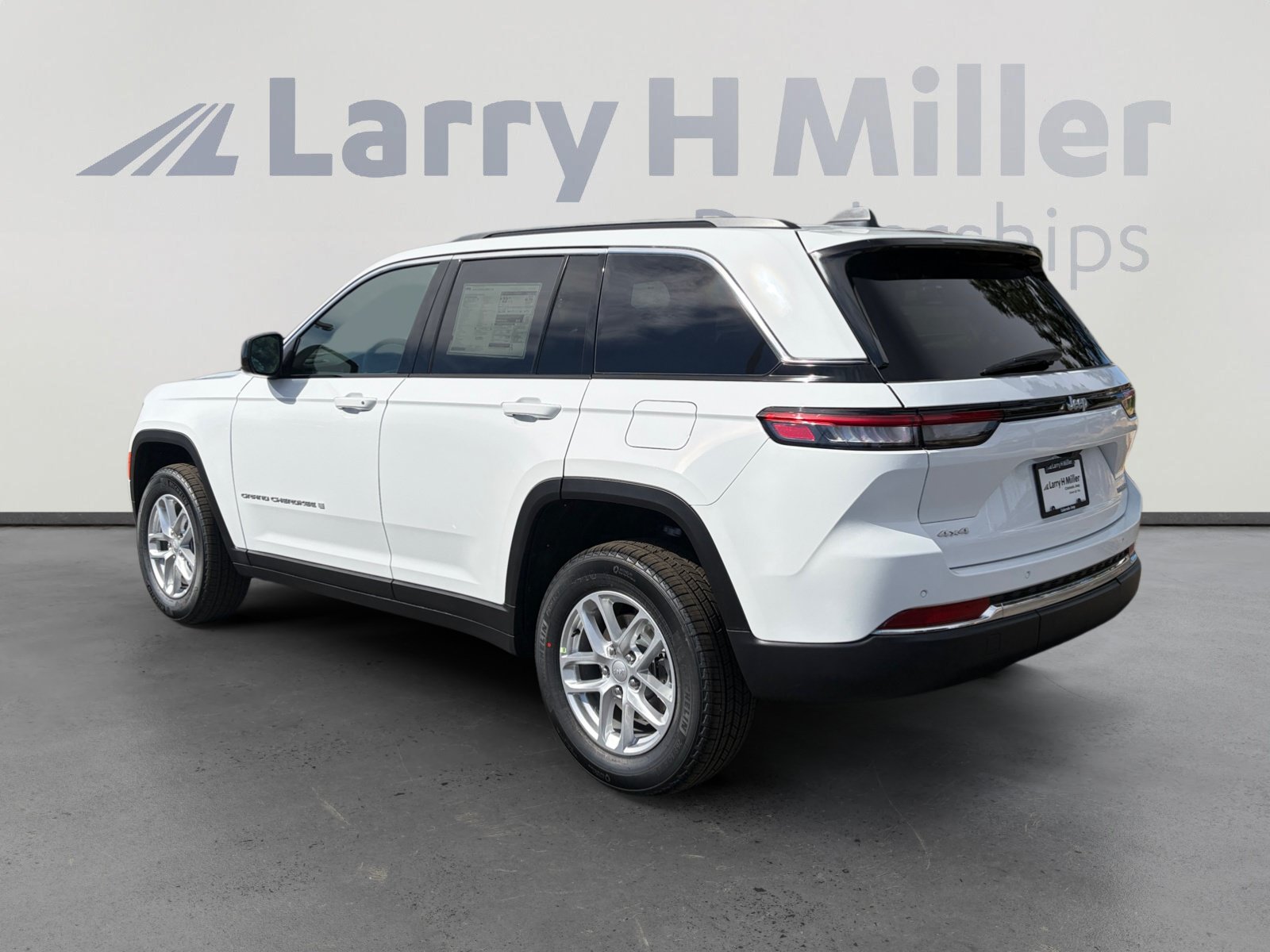 New 2026 Jeep Grand Cherokee Laredo X AWD/4WD image 3