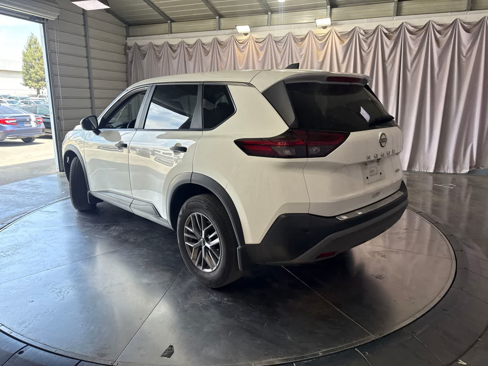 Used 2023 Nissan Rogue S AWD/4WD image 7