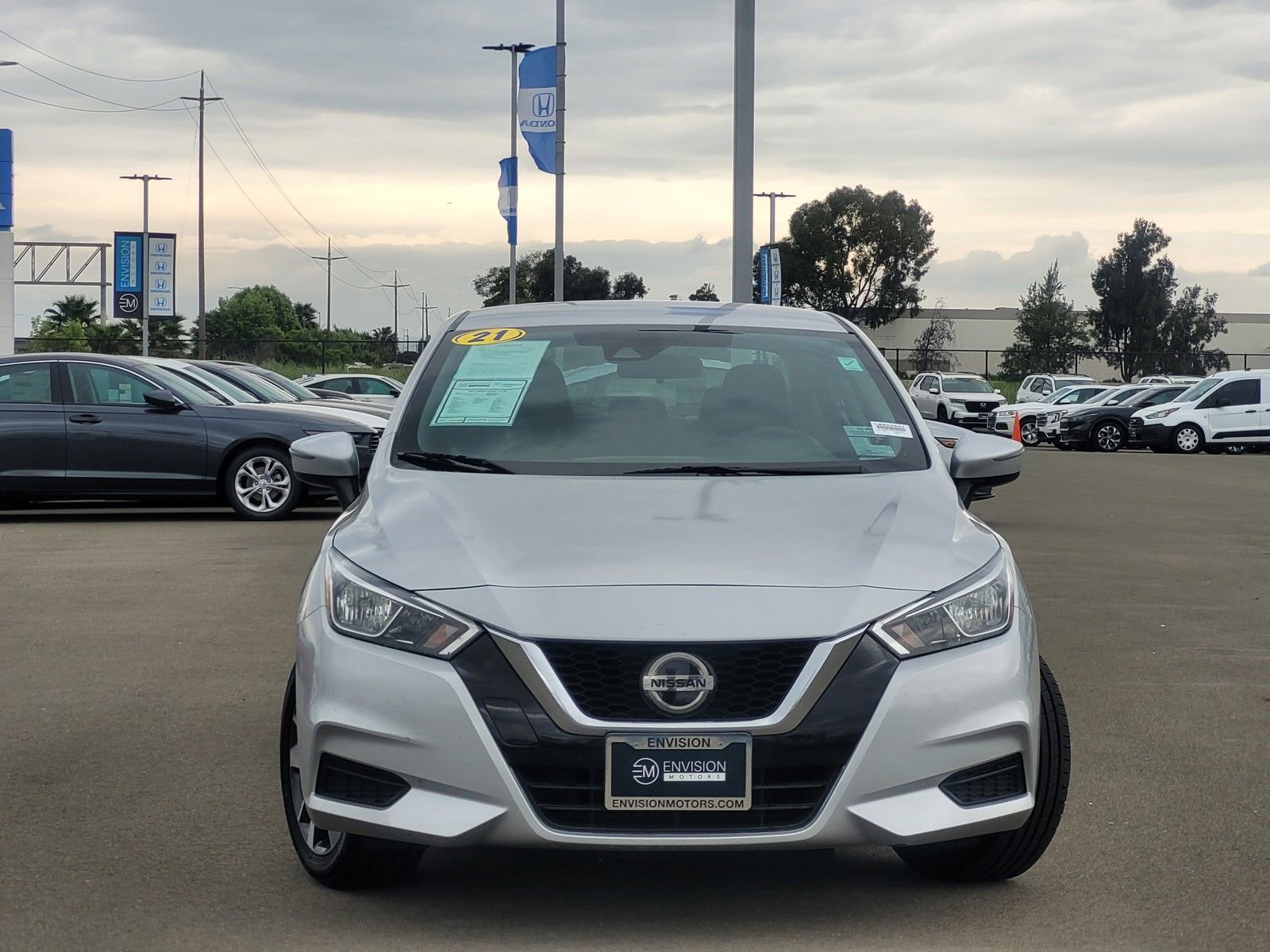 Used 2021 Nissan Versa SV FWD image 2