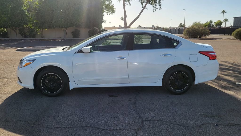 Used 2017 Nissan Altima 2.5 S w/ Power Driver Seat Package FWD image 5