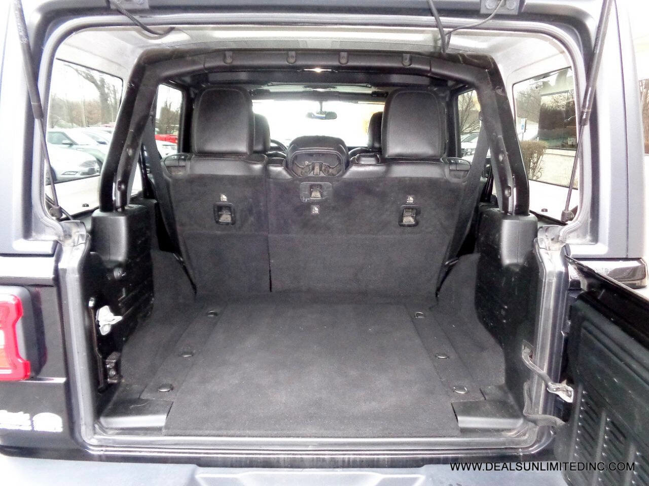 Used 2018 Jeep Wrangler Unlimited Sahara image 18