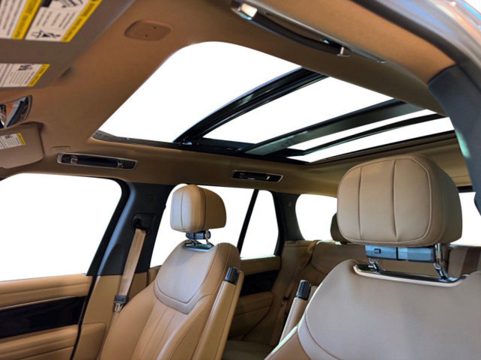 New 2026 Land Rover Range Rover SE image 12