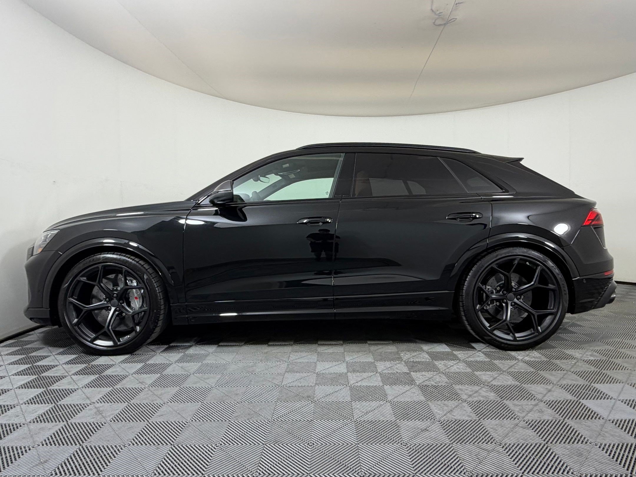 New 2027 Audi RS Q8 performance AWD/4WD image 2