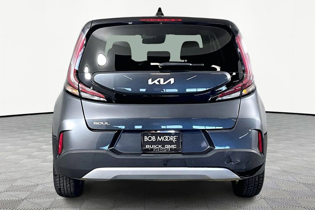 Used 2023 Kia Soul LX w/ LX Technology Package image 5