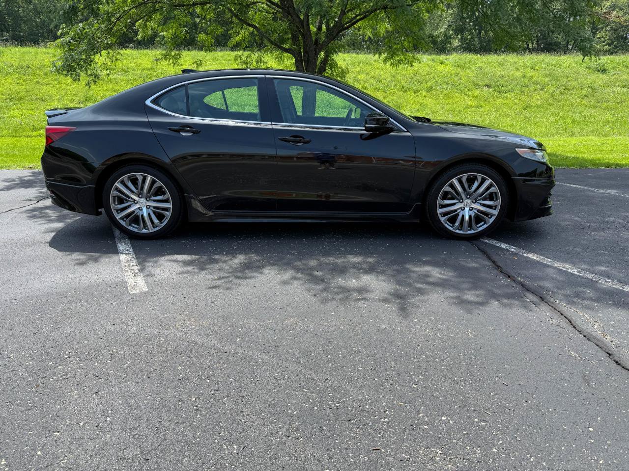 Used 2015 Acura TLX V6 SH-AWD w/ Advance Package image 2