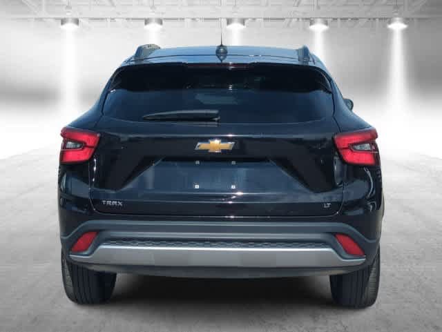 Used 2025 Chevrolet Trax LT FWD image 7