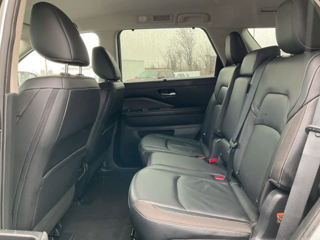 Used 2023 Nissan Pathfinder SL w/ Cargo Package image 16