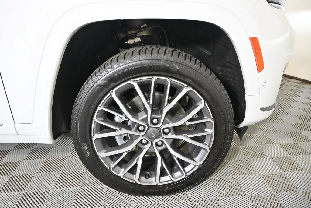 Used 2023 Jeep Grand Cherokee L Summit AWD/4WD image 11