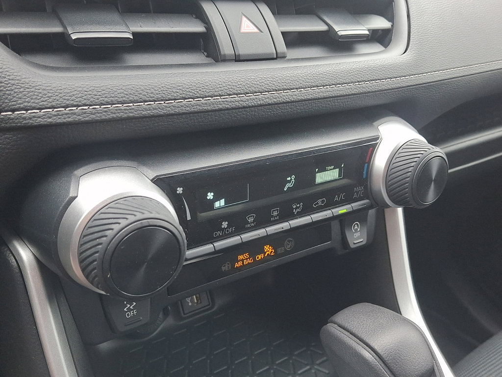 Used 2023 Toyota RAV4 LE AWD/4WD image 29