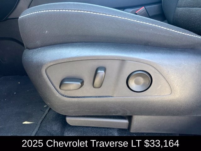 Used 2025 Chevrolet Traverse LT FWD image 19
