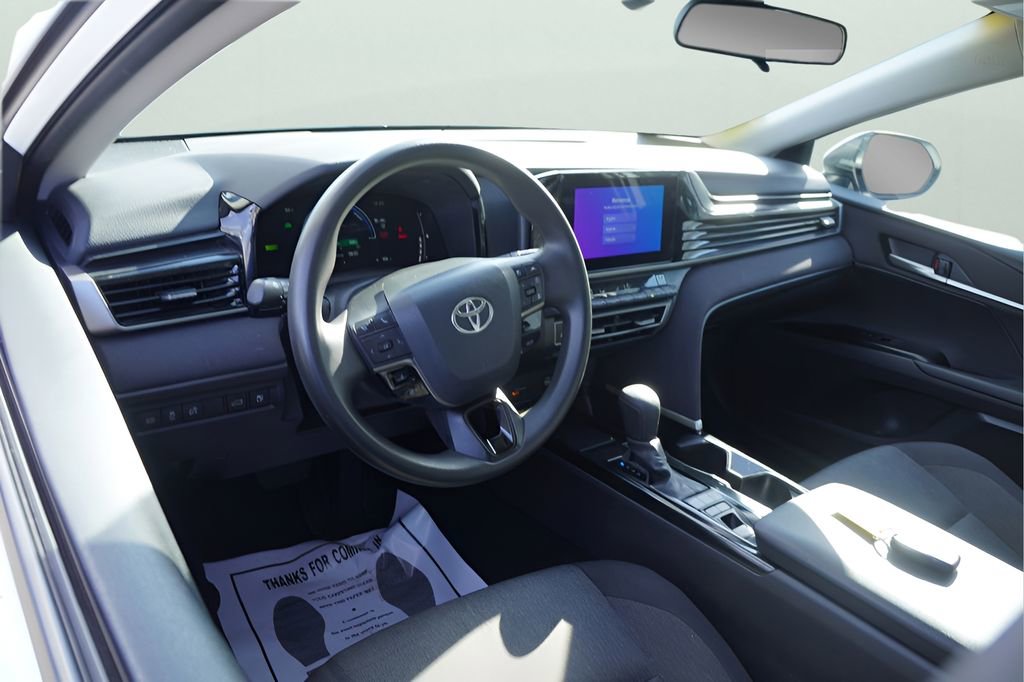 Used 2025 Toyota Camry LE image 12