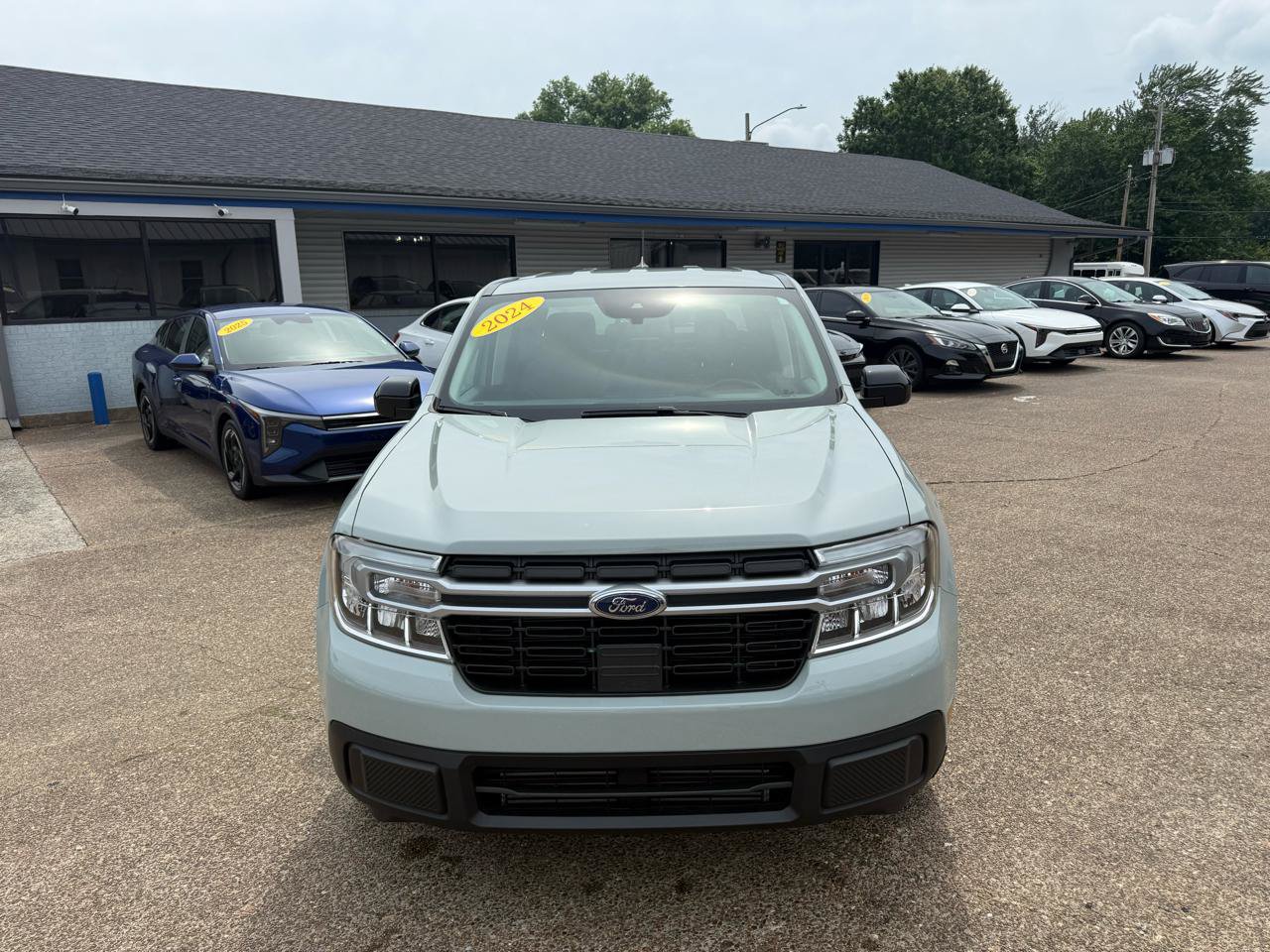 Used 2024 Ford Maverick Lariat AWD/4WD image 2