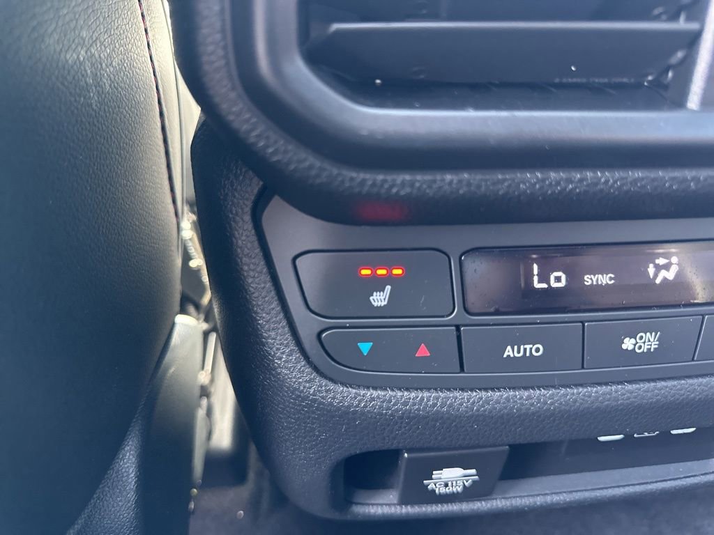 Used 2025 Honda Pilot Black Edition image 17