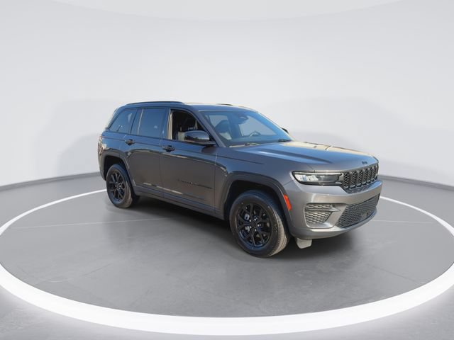 Used 2024 Jeep Grand Cherokee Altitude AWD/4WD image 2