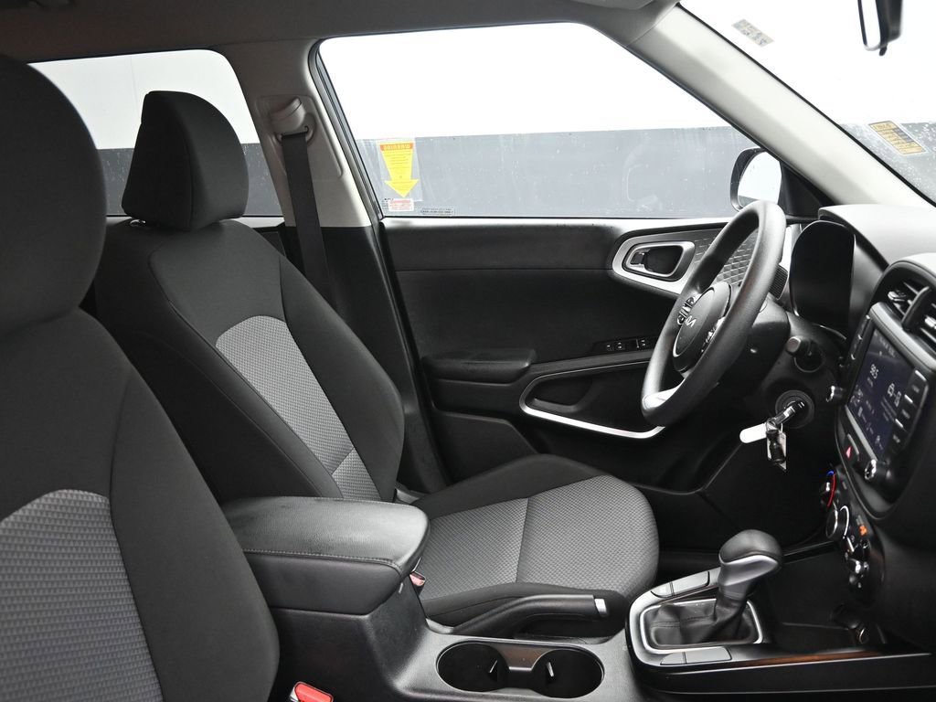 Used 2025 Kia Soul LX w/ LX Technology Package image 14
