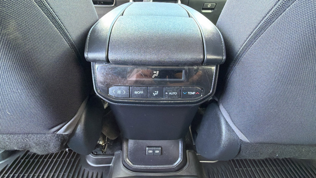 Used 2023 Toyota Highlander LE image 25