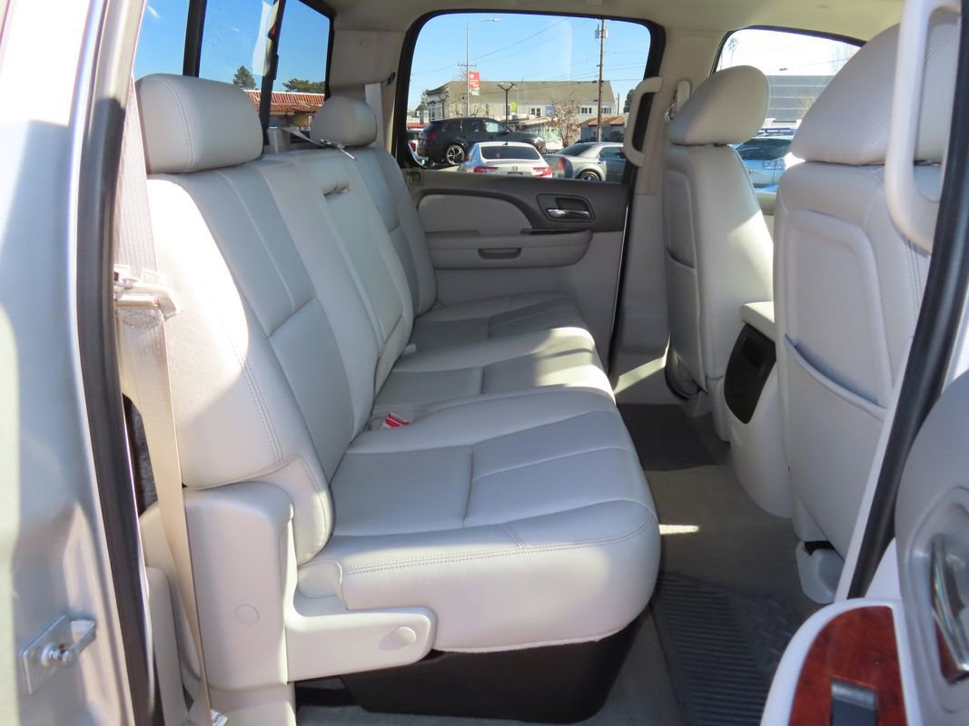 Used 2010 GMC Sierra 3500 SLT w/ SLT Convenience Package image 36