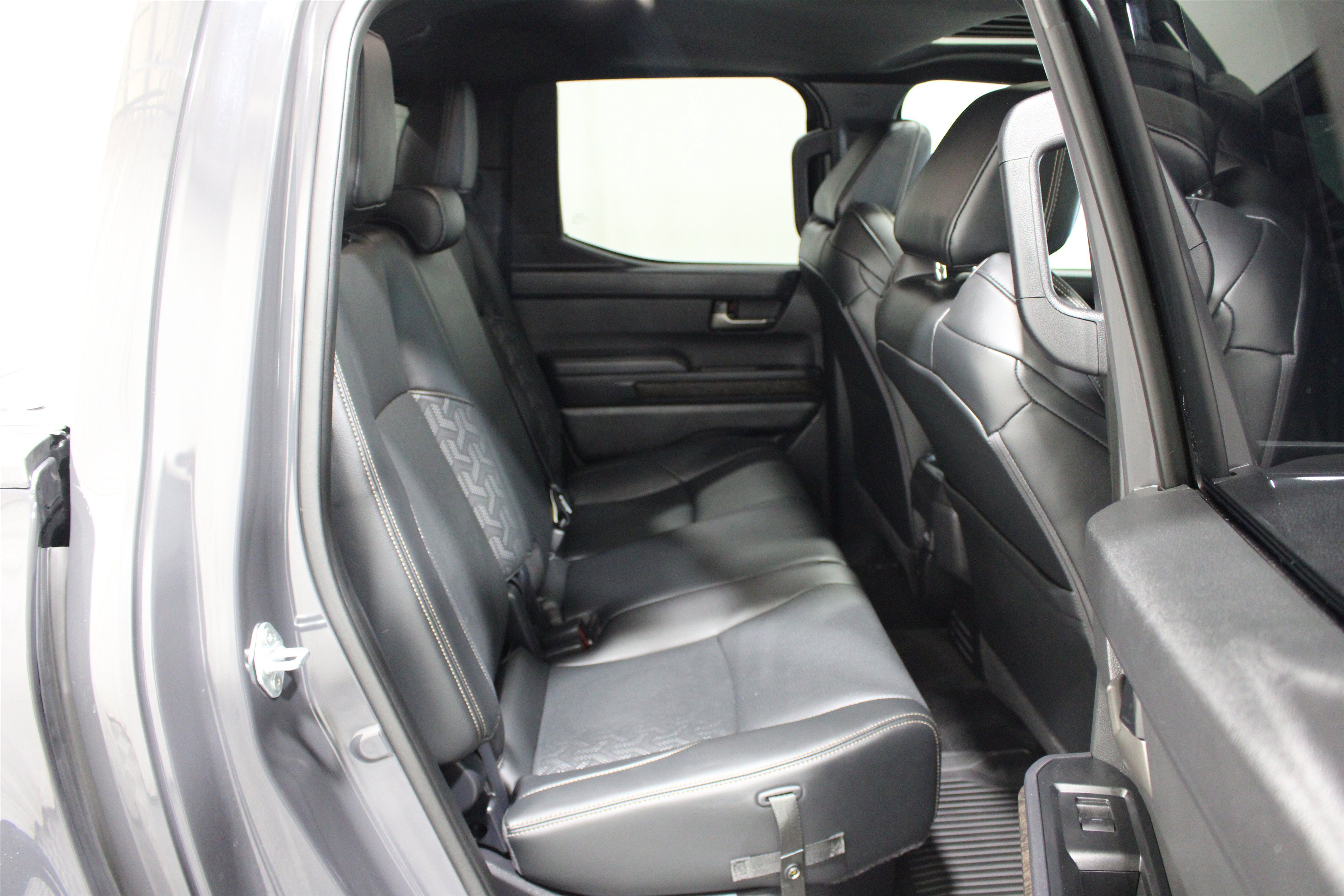 Used 2025 Toyota Tacoma Limited AWD/4WD image 23