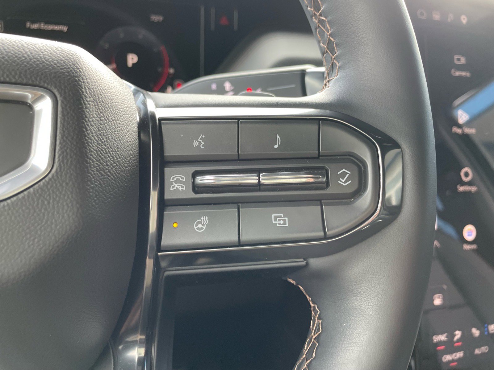 Used 2025 GMC Yukon AT4 w/ Premium Trailering Package image 12