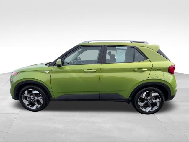 Used 2024 Hyundai Venue SEL FWD image 3