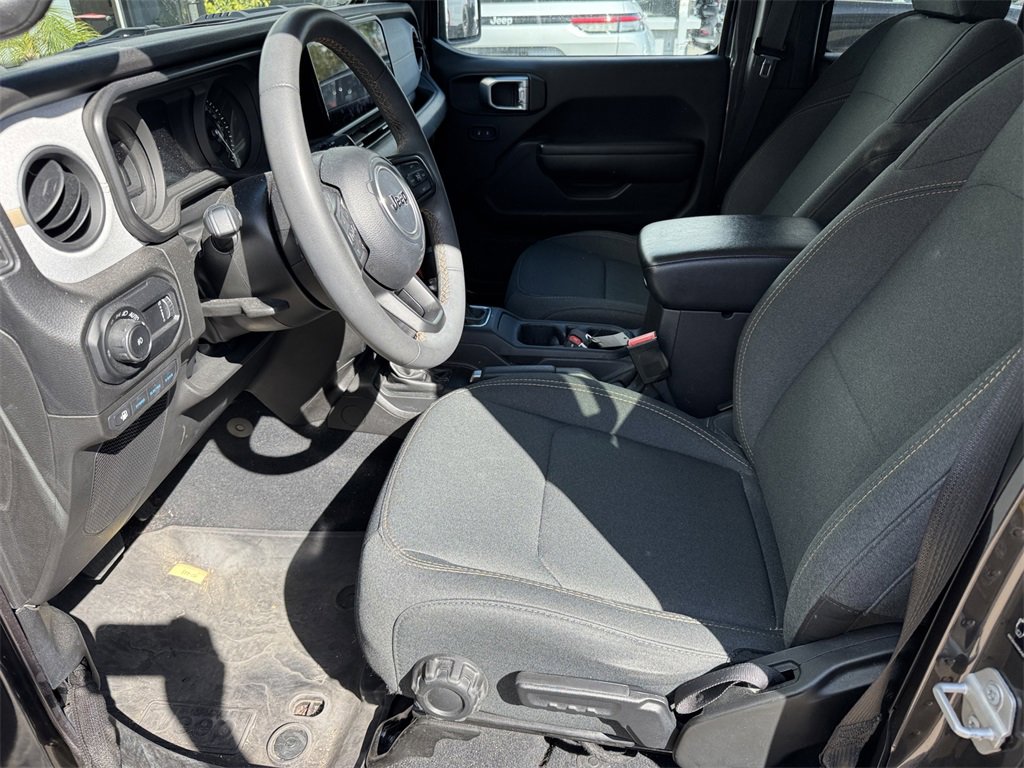 Used 2024 Jeep Wrangler Unlimited image 10