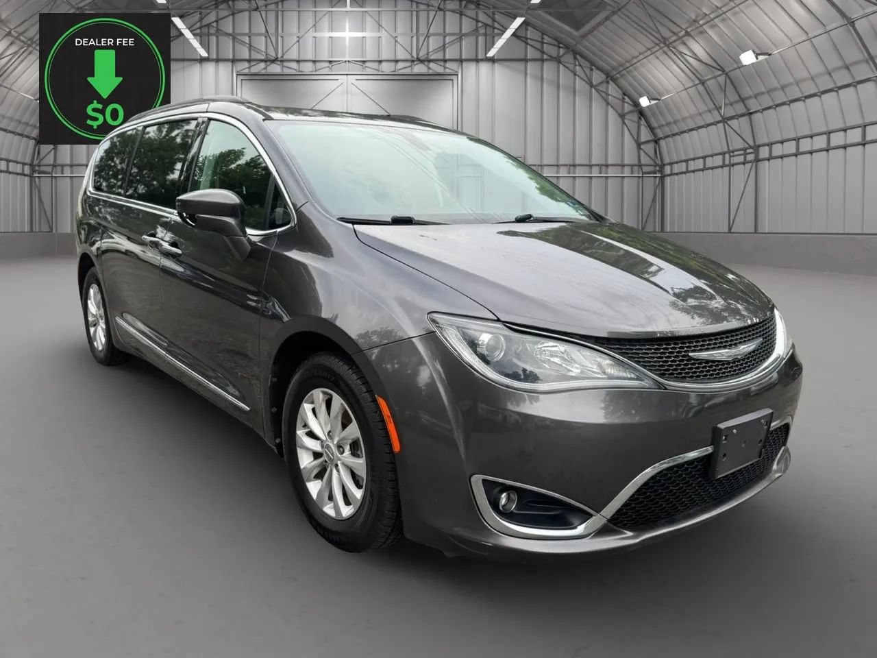 Used 2017 Chrysler Pacifica Touring-L FWD image 7