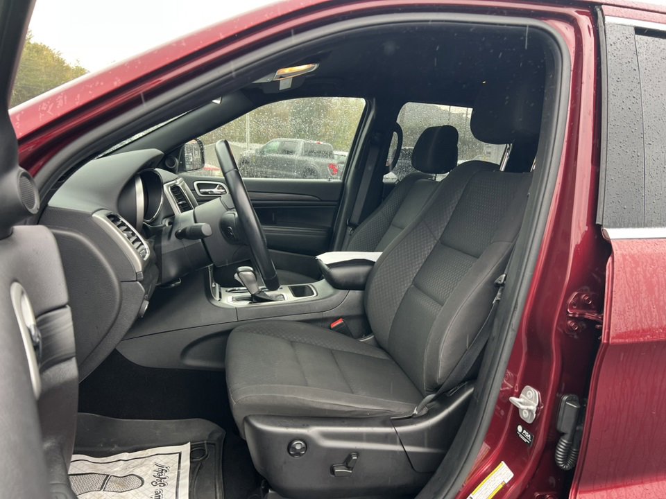 Used 2021 Jeep Grand Cherokee Laredo image 15