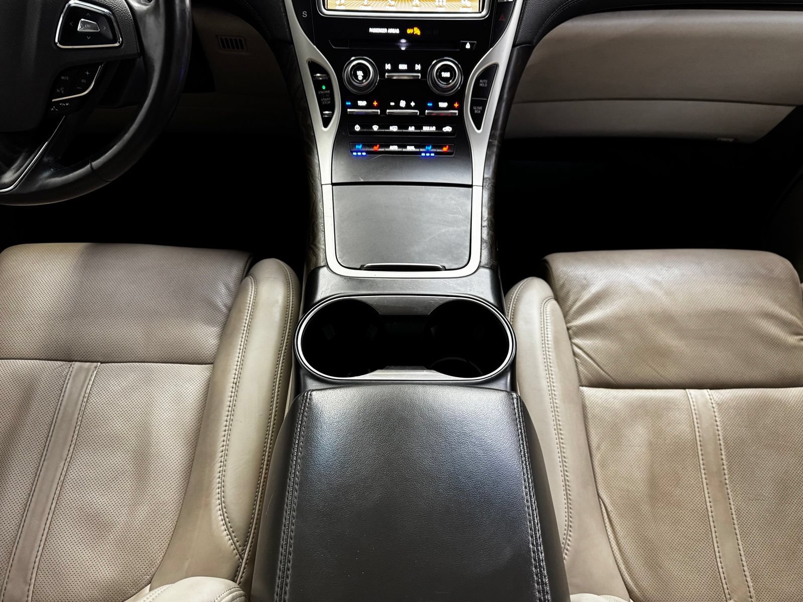 Used 2018 Lincoln MKX Reserve w/ Driver Assistance Package AWD/4WD image 30