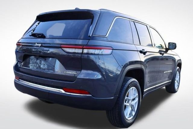Used 2023 Jeep Grand Cherokee Laredo image 11