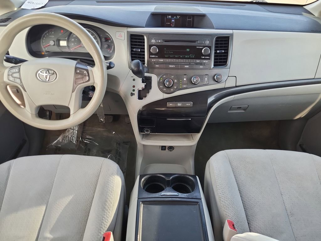 Used 2012 Toyota Sienna LE w/ Towing Pkg image 15