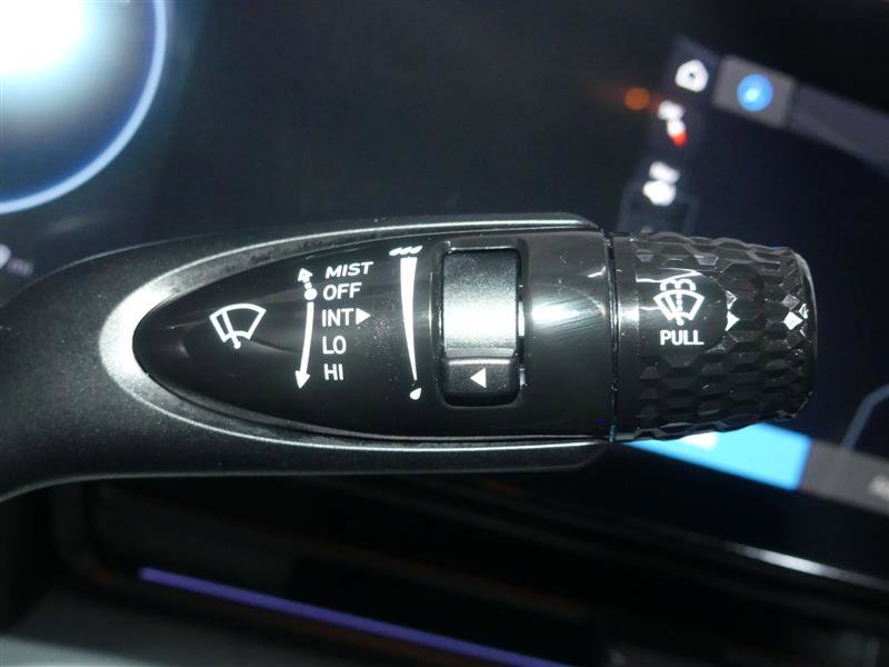 Used 2024 Hyundai Elantra Limited image 35